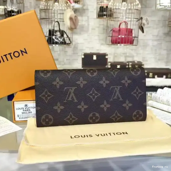 First bag ru Vuitton EMILIE Louis 0512